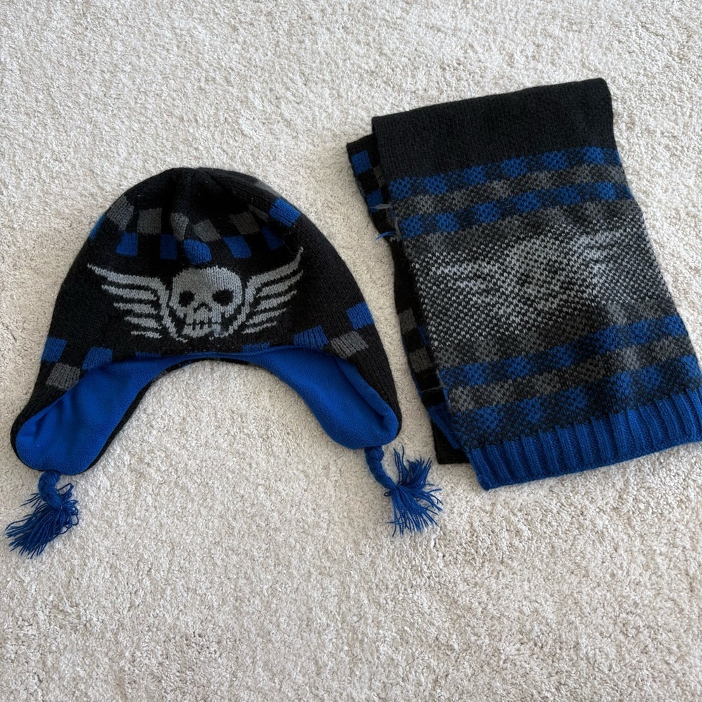 GAP Kids Skull Wing Hat and Scarf Set - Black and Blue